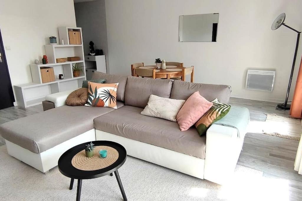 Appartement Avec Garage Proche Du Centre-Ville トロワ エクステリア 写真
